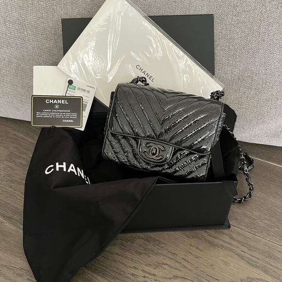 Chanel - Picture 4 of 15